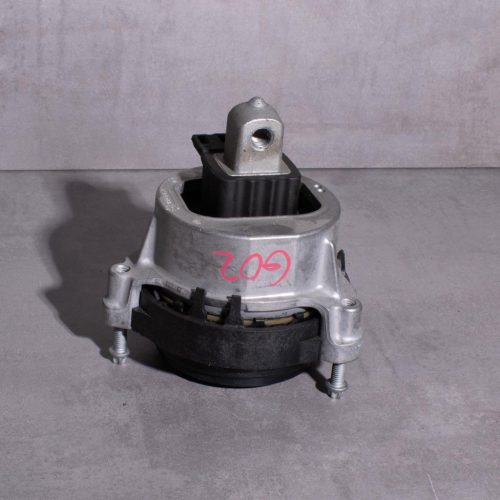3er G20, 5er G30-G31, X3 G01, X4 G02, X5 G05, X6 G06 prawy wspornik mocowania silnika (Numer artykułu: 22116860496)