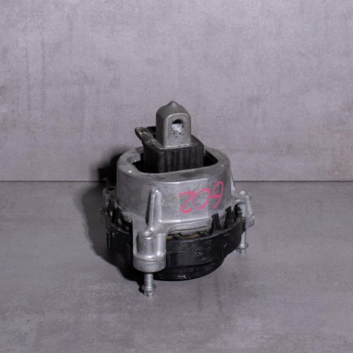 3er G20, 5er G30-G31, X3 G01, X4 G02, X5 G05, X6 G06 lewy wspornik mocowania silnika (Numer artykułu: 22116860495)
