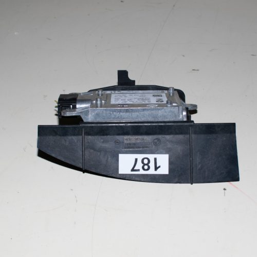 BMW 3er F30–F31–F34 GT–F80 M3, 4er F32–F33–F36 Gran Coupé–F82 M4–F83 M4 Holt­tér-figyelő / sávváltás-figyelő rendszer fő vezérlőegysége