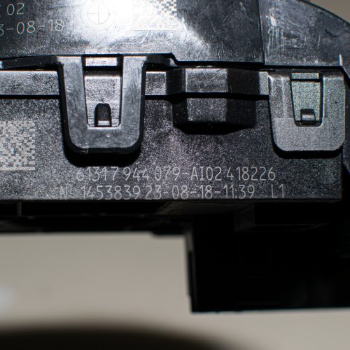 BMW 2er G42, 3er G20 Sedan–G28 Sedan, 4er G22 Coupé–G23 Convertible–G26 Gran Coupé, 5er G30, 6er G32 GT, 7er G11–G12, 8er G14 onvertible–G15 Coupé–G16 Gran Coupé, i3L G28 BEV Sedan Komplett Kormánykapcsoló (Bajuszkapcsoló)