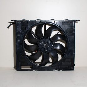   Rama wentylatora chłodzącego 5er G30-G31, 6er G32, 7er G11-G12, 8er G14-G15-G16 z silnikiem (Numer artykułu: 17427953399)