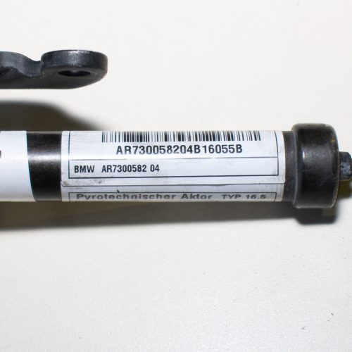 BMW 5er F10-F11 motorháztető biztonságiöv előfeszítő patron