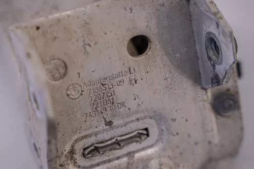 BMW 5er F07–F10–F11 GT/LCI, 6er F06–F12–F13 Gran Coupé/LCI, 7er F01–F02–F03–F04 Hybrid LCI jobb első hordozó adapterlemez