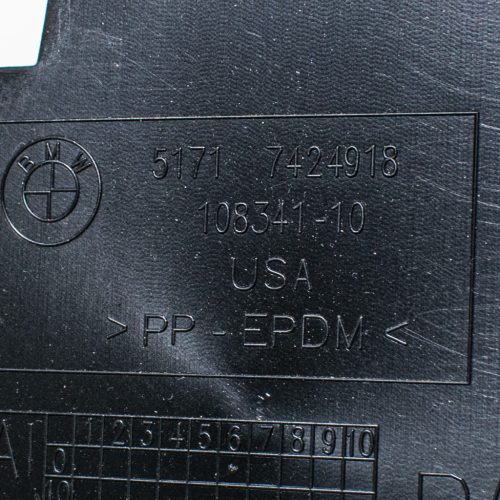 BMW X5 G05-F95, X6 G06-F96, X7 G07, XM G09 kormányoszlop jobb oldali burkolat (Cikkszám: 51757424918)