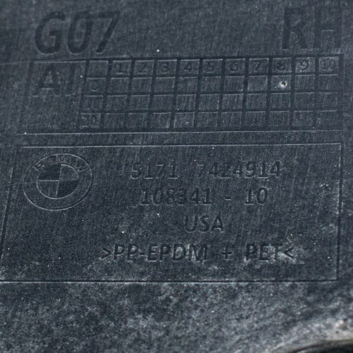 BMW X7 G07 jobb dobbetét 